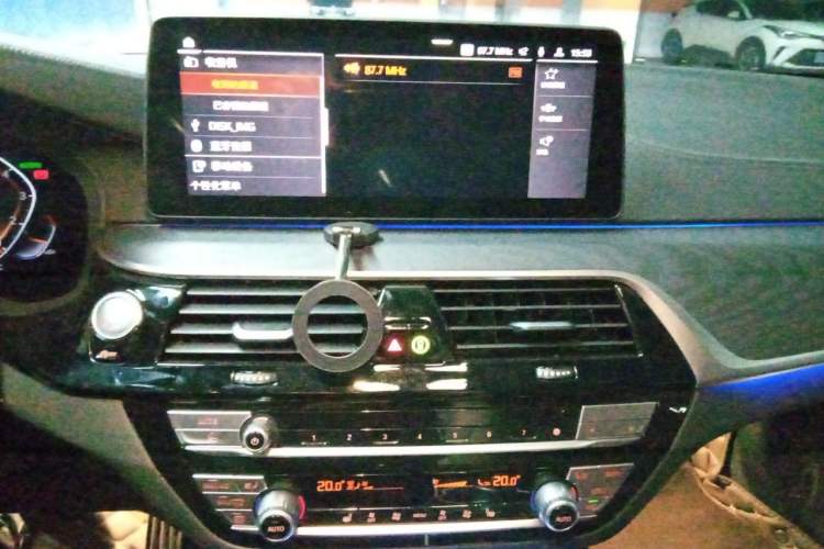 Used BMW 5 Series 2022 530Li Leading Model M Sport Package Audio And AC Panel