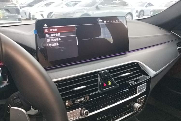 Used BMW 5 Series 2022 Second Facelift 530Li Leading Edition M Sport Package Audio And AC Panel