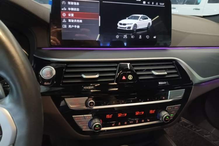 Used BMW 5 Series 2022 Restyled 530Li Leading Edition M Sport Package Audio And AC Panel