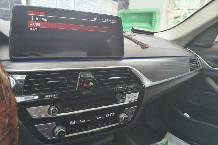 Used BMW 5 Series 2022 Updated 530Li xDrive Luxury Package Audio And AC Panel