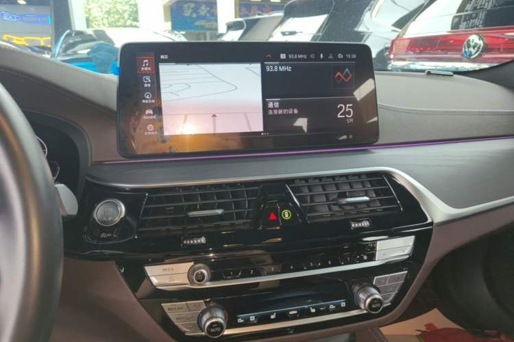 Used BMW 5 Series 2022 Restyled 530Li Leading Edition M Sport Package Audio And AC Panel