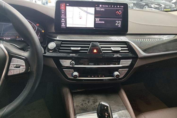 Used BMW 5 Series 2022 Restyled 525Li Luxury Package Audio And AC Panel
