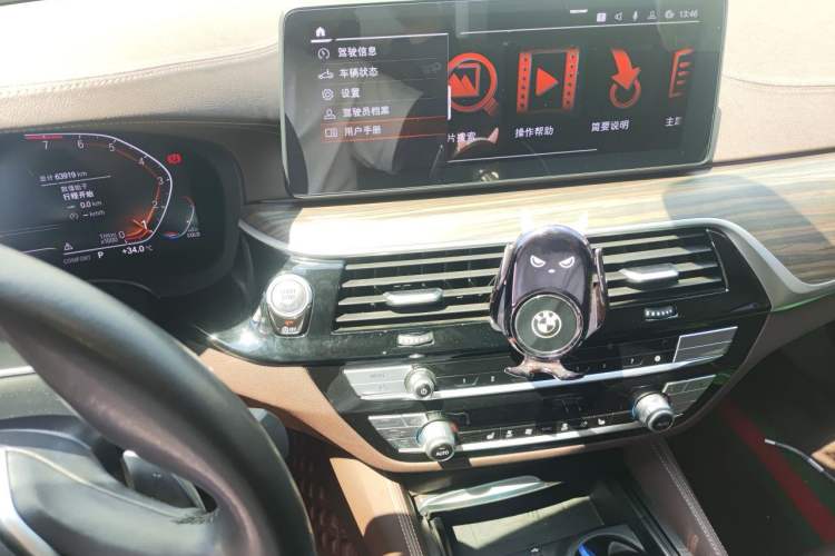Used BMW 5 Series 2022 Updated 530Li Leading Edition Luxury Package Audio And AC Panel