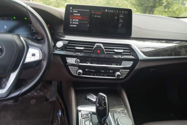 Used BMW 5 Series 2022 525Li Luxury Package Audio And AC Panel