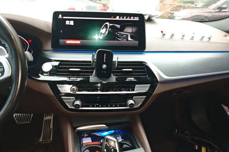 Used BMW 5 Series 2022 Restyled 530Li Leading Edition M Sport Package Audio And AC Panel