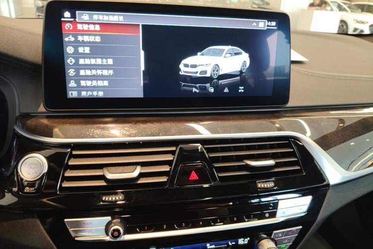 Used BMW 5 Series 2022 Second Facelift 525Li M Sport Package Audio And AC Panel