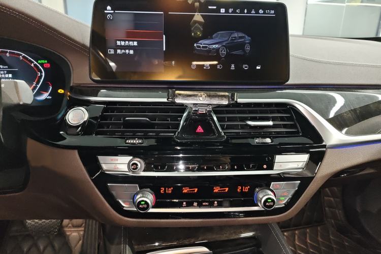 Used BMW 5 Series 2022 Restyled 525Li M Sport Package Audio And AC Panel