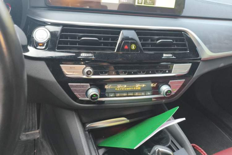 Used BMW 5 Series 2022 Restyled 530Li Leading Edition M Sport Package Audio And AC Panel
