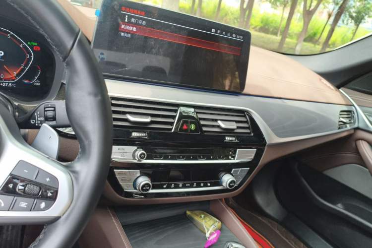 Used BMW 5 Series 2022 Second Facelift 530Li xDrive M Sport Package Audio And AC Panel