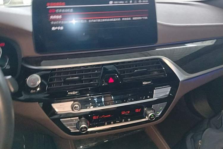 Used BMW 5 Series 2022 Second Facelift 525Li M Sport Package Audio And AC Panel