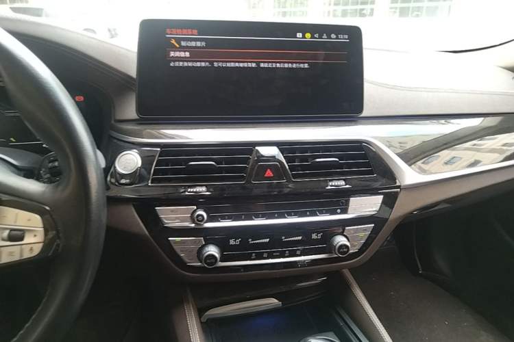 Used BMW 5 Series 2022 Second Facelift 525Li Luxury Package Audio And AC Panel