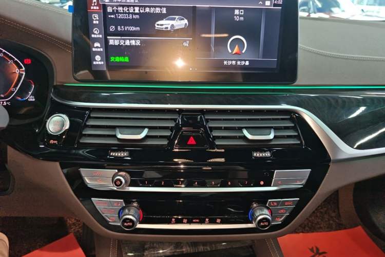 Used BMW 5 Series 2022 Second Facelift 525Li M Sport Package Audio And AC Panel