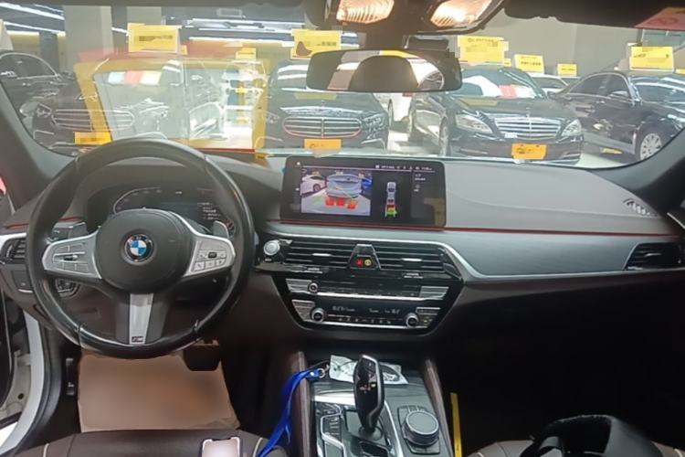 Used BMW 5 Series 2022 Second Facelift 530Li Leading Edition M Sport Package Center Console