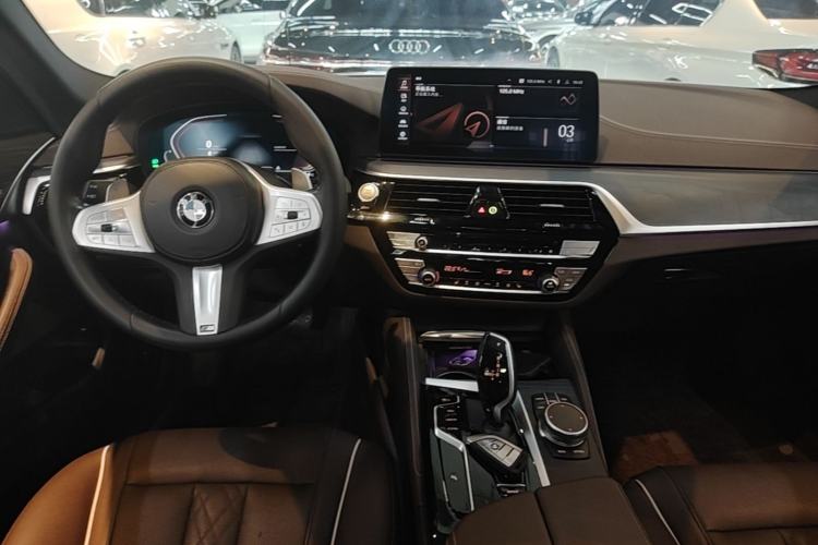 Used BMW 5 Series 2022 Second Facelift 530Li Leading Edition M Sport Package Center Console