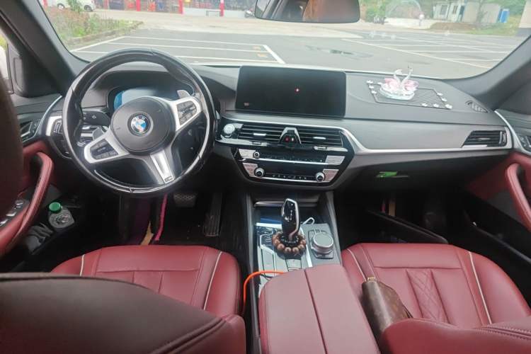 Used BMW 5 Series 2022 Restyled 530Li Leading Edition M Sport Package Center Console