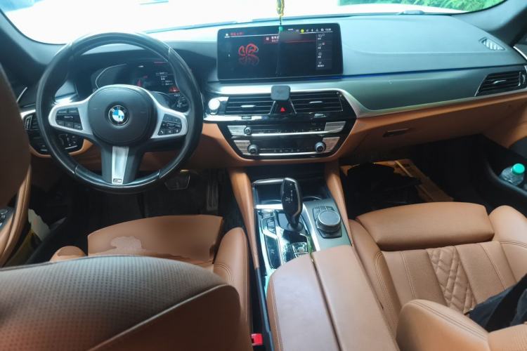 Used BMW 5 Series 2022 525i M Sport Package Center Console