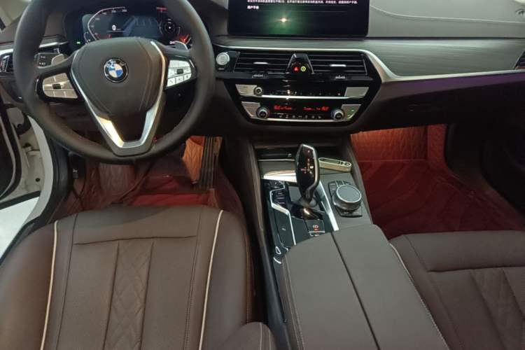 Used BMW 5 Series 2022 Updated 530Li Leading Edition Luxury Package Center Console