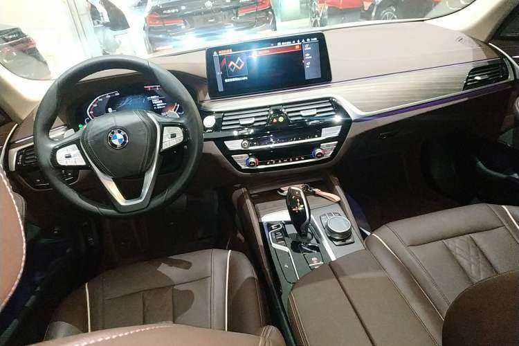 Used BMW 5 Series 2022 Updated 530Li xDrive Luxury Package Center Console