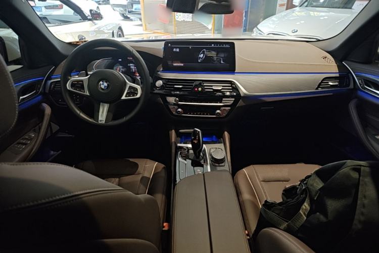 Used BMW 5 Series 2022 Restyled 530Li Leading Edition M Sport Package Center Console