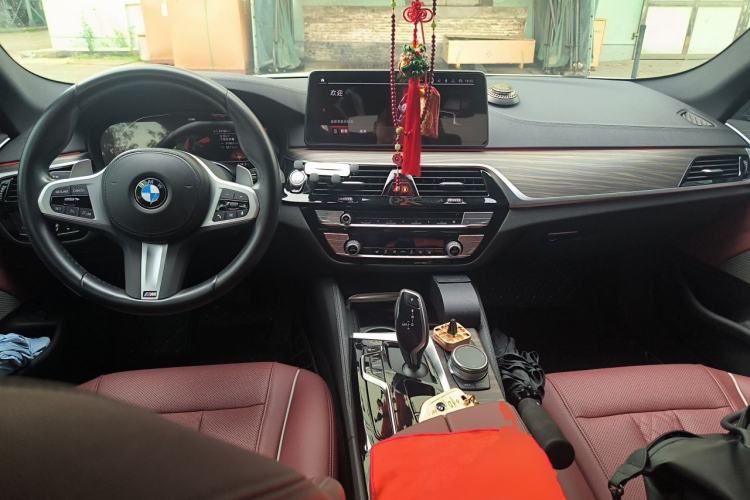 Used BMW 5 Series 2022 Restyled 530Li Leading Edition M Sport Package Center Console