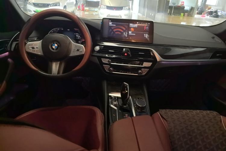 Used BMW 5 Series 2022 Second Facelift 525Li M Sport Package Center Console
