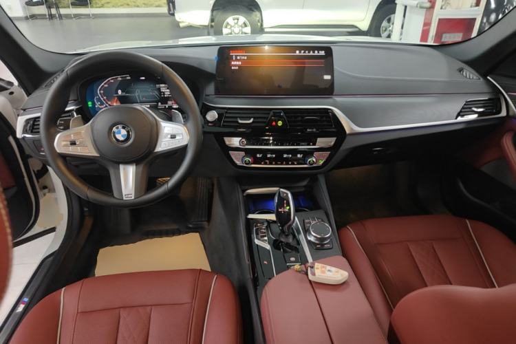 Used BMW 5 Series 2022 Second Facelift 530Li Leading Edition M Sport Package Center Console