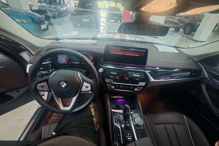 Used BMW 5 Series 2022 Second Facelift 525Li Luxury Package Center Console