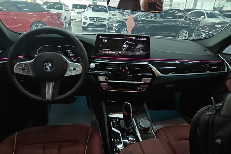 Used BMW 5 Series 2022 Second Facelift 525Li M Sport Package Center Console