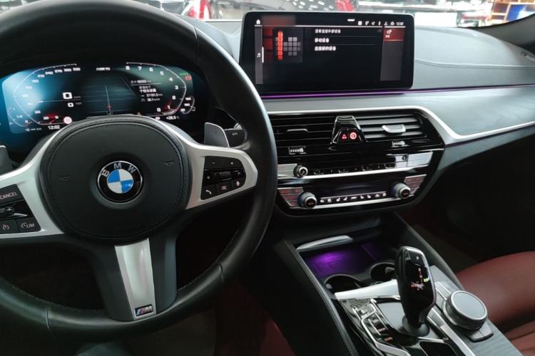 Used BMW 5 Series 2022 Second Facelift 530Li Luxury Version M Sport Package Center Console