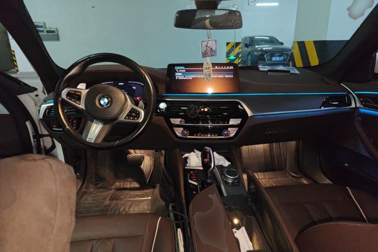 Used BMW 5 Series 2022 Second Facelift 530Li Leading Edition M Sport Package Center Console