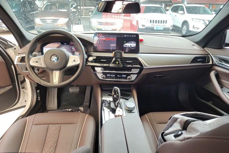 Used BMW 5 Series 2022 Second Facelift 530Li Leading Edition M Sport Package Center Console