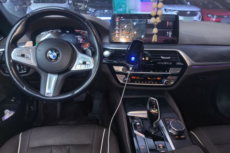 Used BMW 5 Series 2022 Second Facelift 530Li Leading Edition M Sport Package Center Console