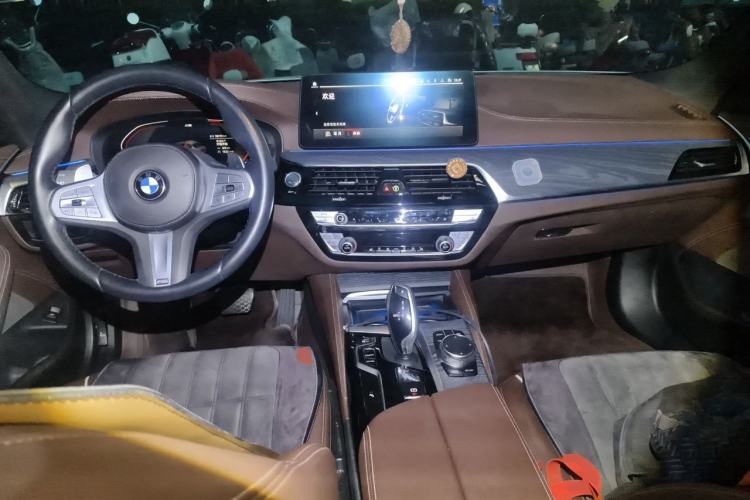 Used BMW 5 Series 2022 Second Facelift 530Li Leading Edition M Sport Package Center Console