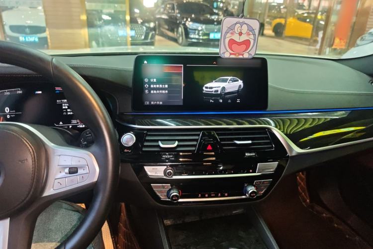 Used BMW 5 Series 2022 Second Facelift 525Li M Sport Package Center Console