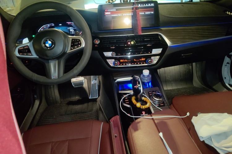 Used BMW 5 Series 2022 Restyled 530Li Leading Edition M Sport Package Center Console
