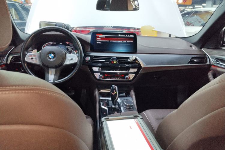 Used BMW 5 Series 2022 Second Facelift 530Li Leading Edition M Sport Package Center Console