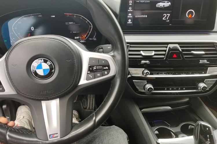 Used BMW 5 Series 2022 Second Facelift 525i M Sport Package Center Console