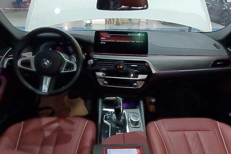 Used BMW 5 Series 2022 Restyled 530Li Leading Edition M Sport Package Center Console