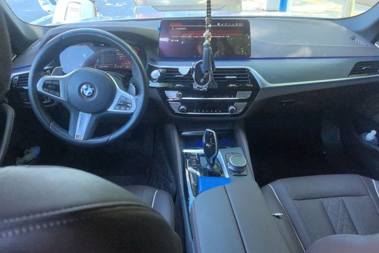 Used BMW 5 Series 2022 Restyled 530Li Leading Edition M Sport Package Center Console