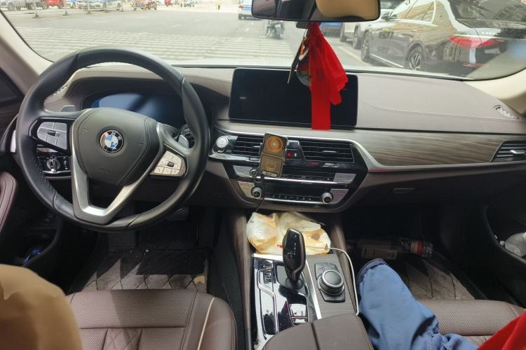 Used BMW 5 Series 2022 530Li Leading Luxury Package Center Console