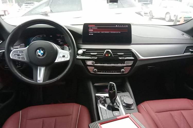 Used BMW 5 Series 2022 Second Facelift 530Li Leading Edition M Sport Package Center Console