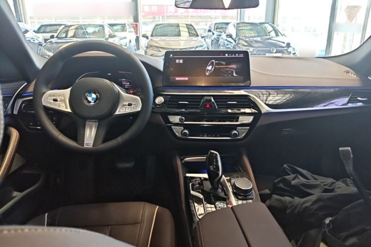 Used BMW 5 Series 2022 Second Facelift 525Li M Sport Package Center Console
