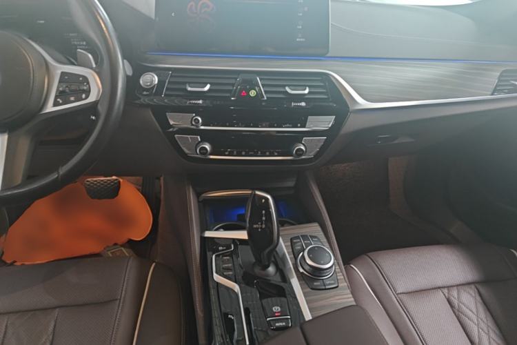 Used BMW 5 Series 2022 Restyled 530Li Leading Edition M Sport Package Center Console