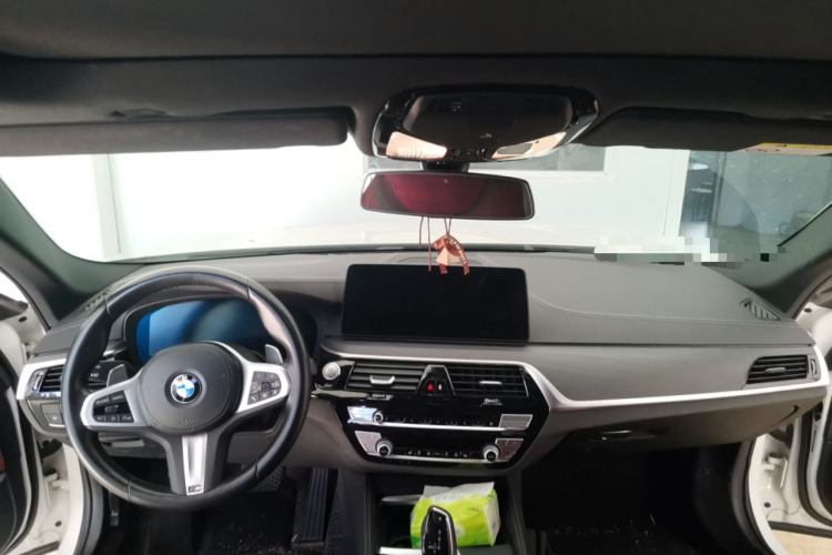 Used BMW 5 Series 2022 Restyled 530Li Leading Edition M Sport Package Center Console