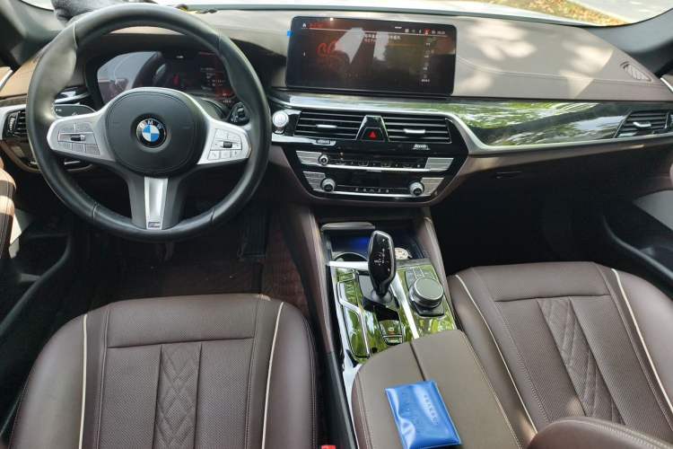 Used BMW 5 Series 2022 Second Facelift 525Li M Sport Package Center Console
