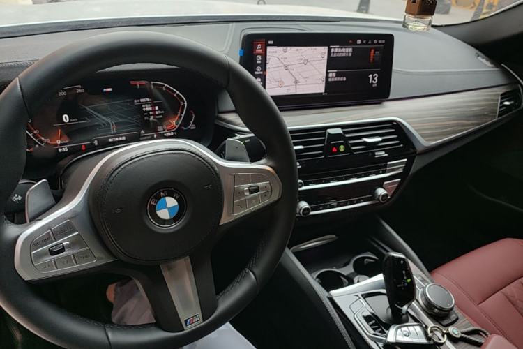 Used BMW 5 Series 2022 Second Facelift 530Li Leading Edition M Sport Package Center Console