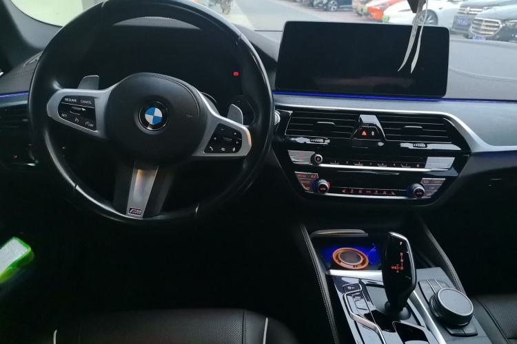 Used BMW 5 Series 2022 Restyled 530Li Leading Edition M Sport Package Center Console