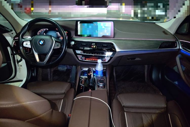 Used BMW 5 Series 2022 Second Facelift 530Li Luxury Edition Premium Package Center Console