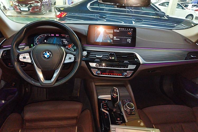 Used BMW 5 Series 2022 Second Facelift 530Li Luxury Edition Premium Package Center Console