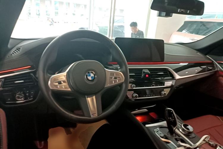 Used BMW 5 Series 2022 Second Facelift 525Li M Sport Package Center Console